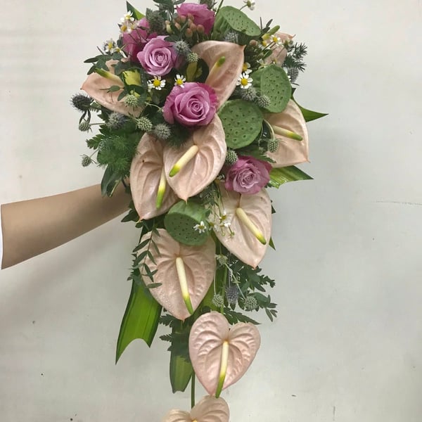 Hoa cầm tay cô dâu
